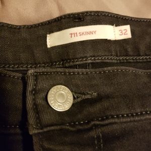 Levi's 711 Skinny Denim Black cropped Jeans